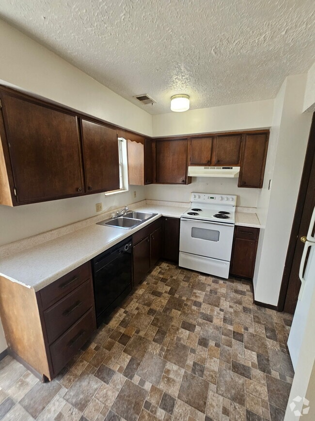 Building Photo - 155 Elm St Rental
