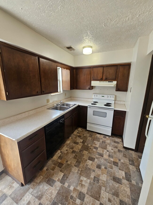 Photo - 155 Elm St Townhome