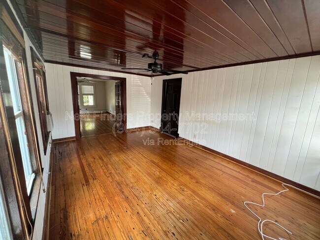 Photo - 809 2nd St S