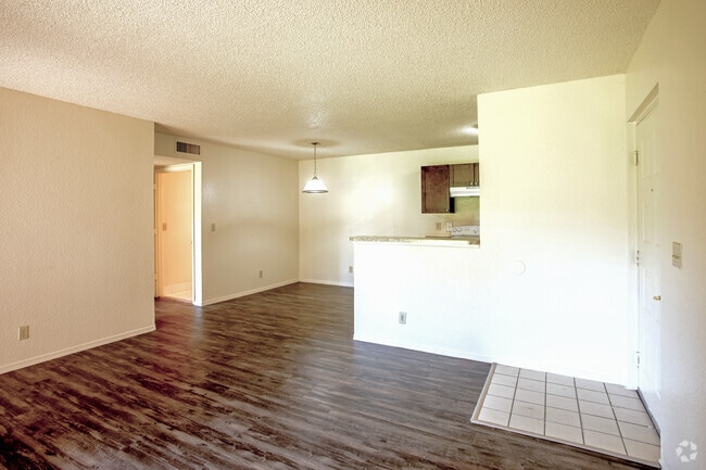 2BR,2BA - 774 SF