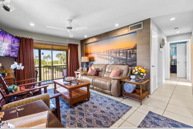 Building Photo - 715 S Ocean Dr