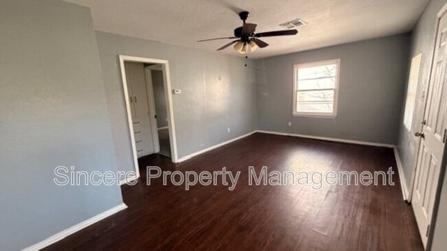 Building Photo - 3737 SE 24th St