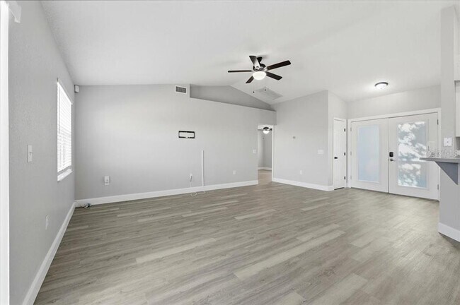 Photo - 985 Highland Crest Cir