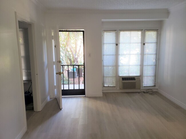 Photo - 6834 Camrose Dr Unidad Camrose