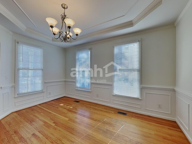 Photo - 905 Alba Rose Ln