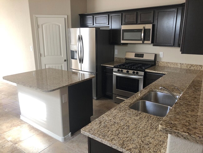 Building Photo - Spacious 4 bedroom Rio Rancho home in Enchanted Hills! Refrigerated air. Right off 550