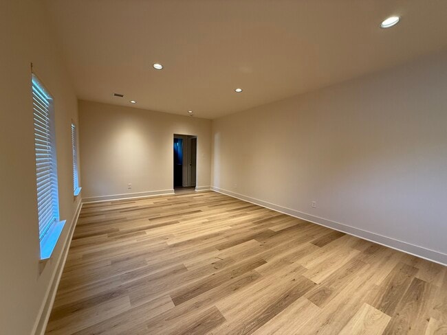 Photo - 104 Kirkland St