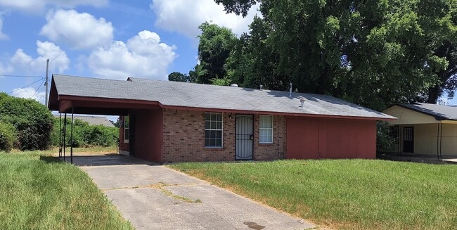 Building Photo - 2601 S Belair Dr Rental
