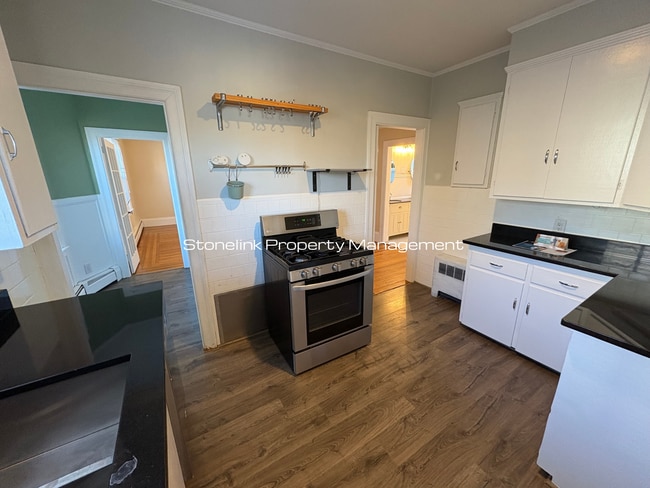 Building Photo - 550-552 Wayland Avenue Unit 2