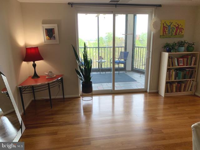 Photo - 5903 Mt Eagle Dr Unidad 802