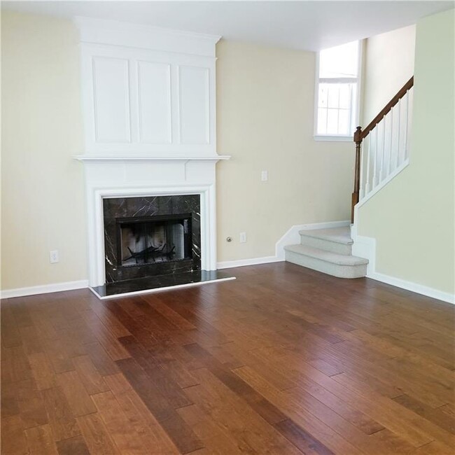 Photo - 3363 Stoneham Dr NW