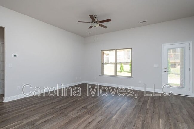 Photo - 702 Butterfly Lk Ct