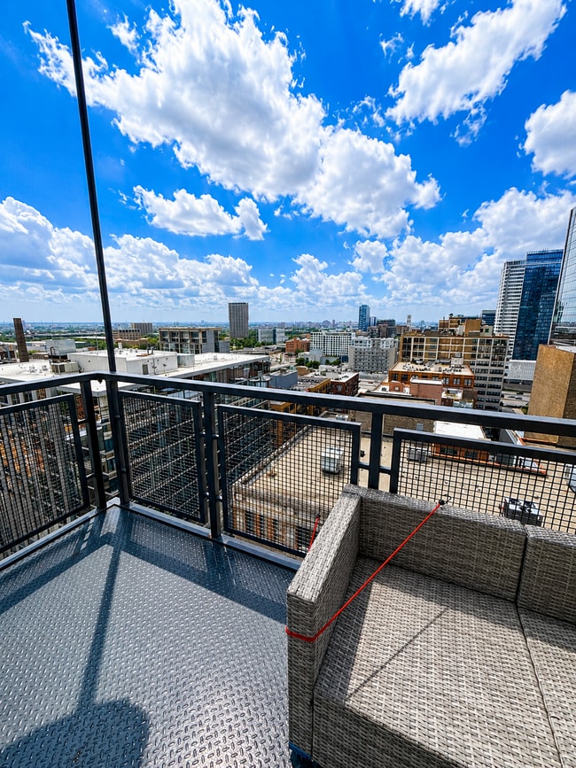 Photo - 565 W Quincy St