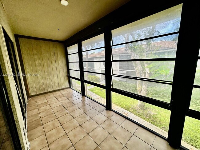809 NE 199th St Unit 206-7