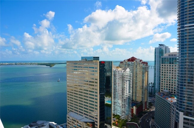 Building Photo - 950 Brickell Bay Dr Unit 3705