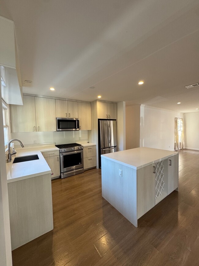 Photo - 838 14th St Unit Frnt