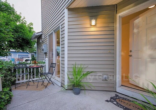 Photo - 6001 NE 33rd Cir