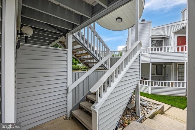 Building Photo - 702 Abbey Ct
