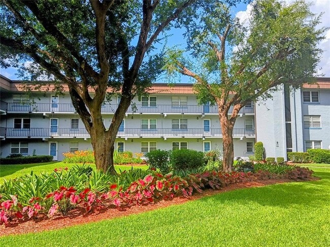 Building Photo - 333 N Lake Howard Dr Unit 312C