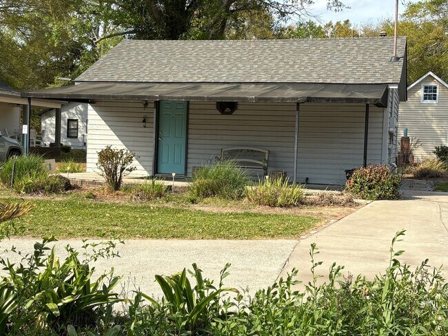 Photo - 123 S Zetterower Ave