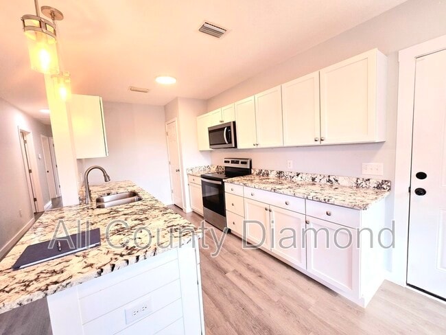 Photo - 3805 E 4th St