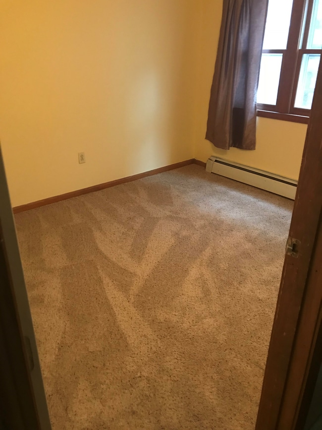 back bedroom - 192 Park St Apartments Unit 1