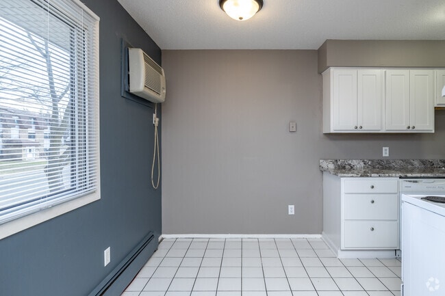 2BR, 1BA - 860SF - Dining Area