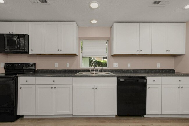 Photo - Cozy 2 Bedroom/1 Bath Home