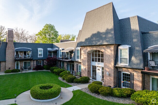 Primary - Chateau Richelieu Apartments