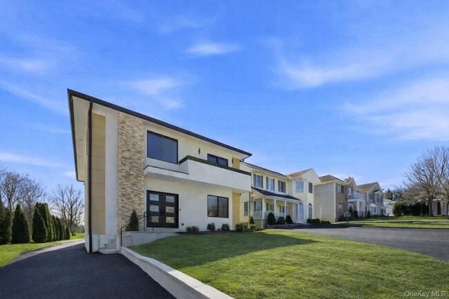 Building Photo - 31 Gedney Way