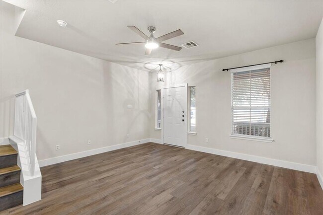 Photo - 410 Bandstand Ln