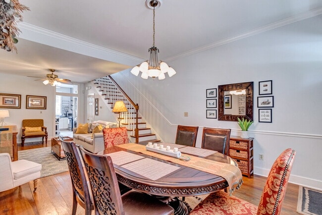 Photo - 513 E Harris St