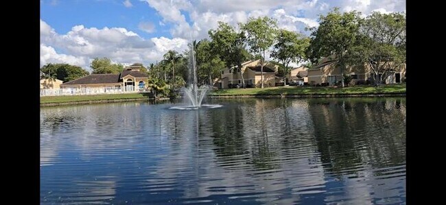 Photo - 301 Palm Way Unidad 107