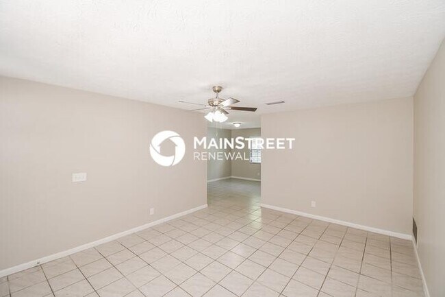 Photo - 3 Bedroom Pet-Friendly Home in orange park...