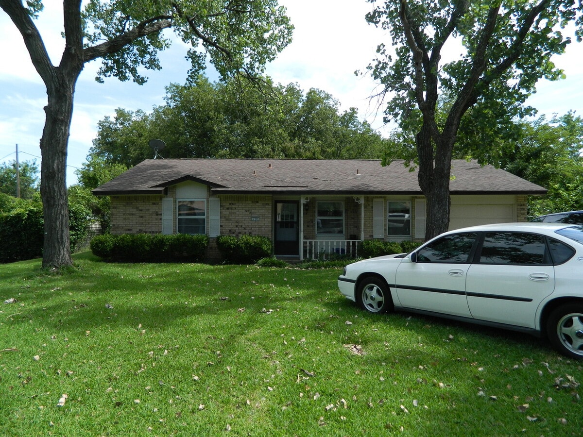 AVAILABLE NOW!!! Lovely 3-Bedroom 1.5-Bathroom in Duncanville - AVAILABLE NOW!!! Lovely 3-Bedroom 1.5-Bathroom in Duncanville