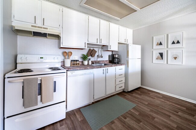 Canyon and Knox Landing Apartments