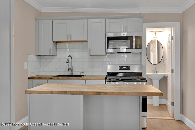 Photo - 907 Bond St Unit 2
