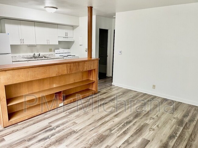 Photo - 2010 Lathrop St