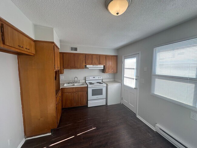 Photo - Cozy and comfortable 2 bed 1 bath apartment located in the heart of Speedway. Apply today to sche...