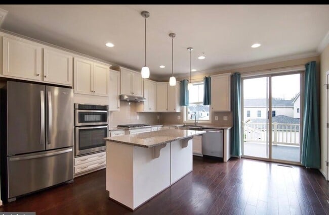 Photo - 14011 Godwit St