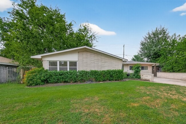 Building Photo - 5001 Libbey Dr