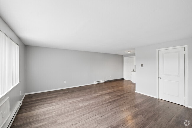 2BR, 1BA - 900SF - Living Room - Main Place Apartments