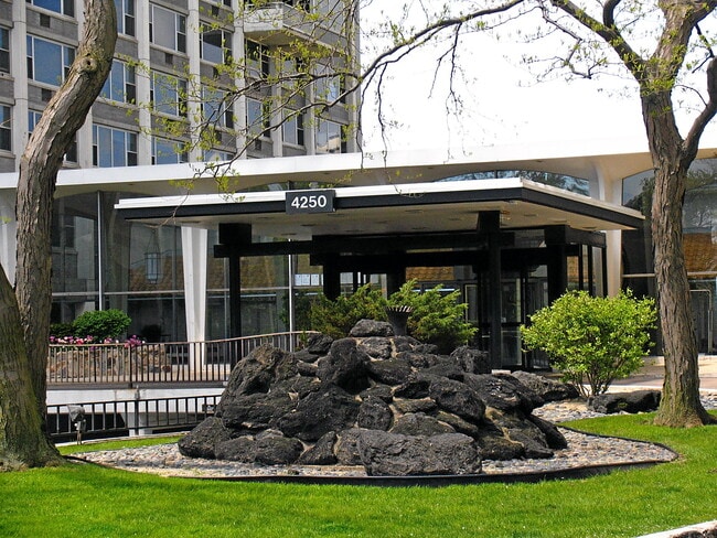 Photo - 4250 N Marine Dr Unidad 832