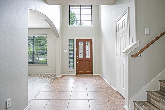 Photo - 43 W Spindle Tree Cir
