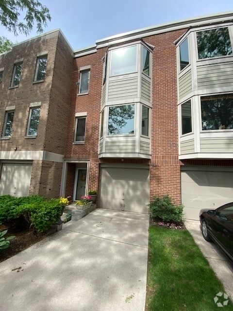 Building Photo - 2304 N Lakewood Ave Rental
