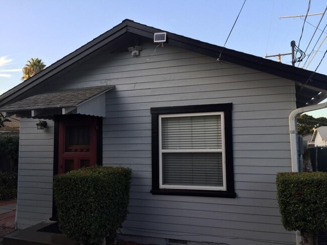 Building Photo - 5035 Mansfield Unit Back