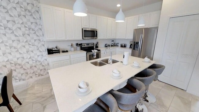 Photo - 3810 Oakville Ave