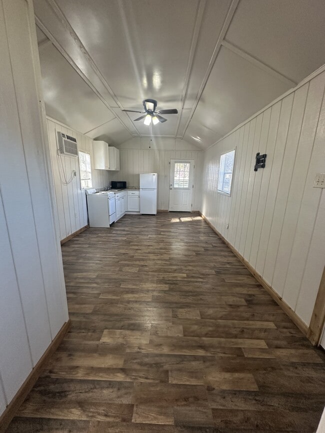 Photo - 9307 Hwy 290 W