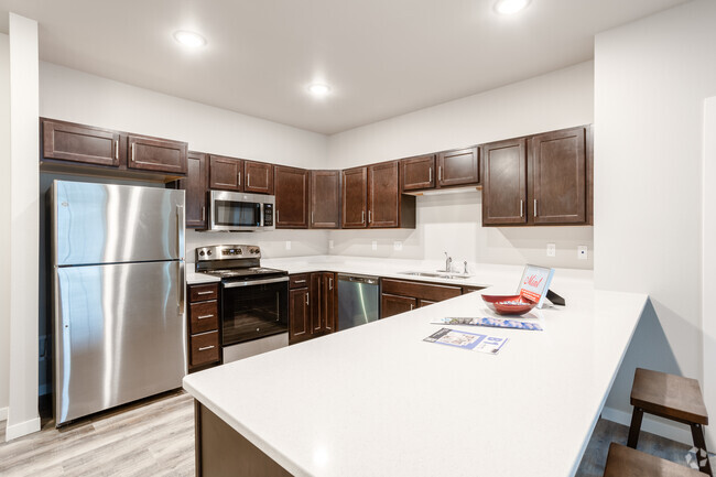 2BR - 971SF Kitchen - Creekside Apartment Homes