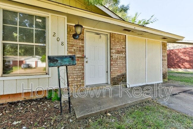 Photo - 208 W Shadywood Dr